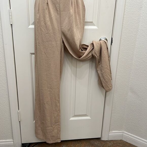 Nasty Gal Khaki Beige Pants Romper Scoop Neck Sleeveless Wide Leg Cut Out Back - Picture 6 of 17